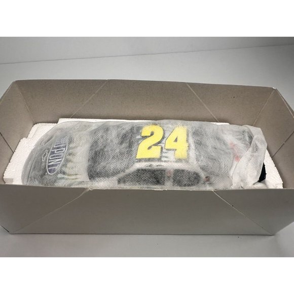 2004 Jeff Gordon #24 "DUPONT /HMS 20th ANNIVERSARY" Monte Carlo 1/24 Action - Picture 6 of 6